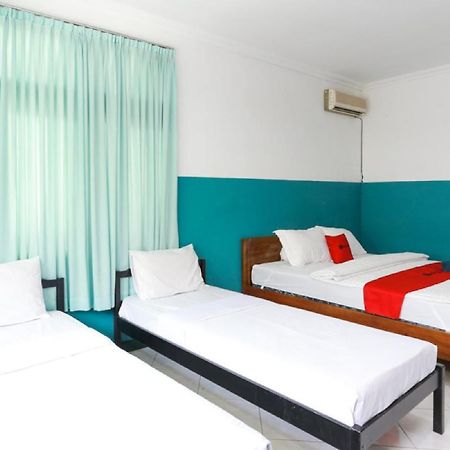 RedDoorz Syariah near Alun Alun Magelang Otel Dış mekan fotoğraf