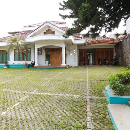 RedDoorz Syariah near Alun Alun Magelang Otel Dış mekan fotoğraf