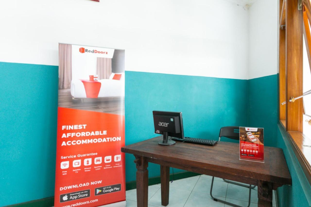 RedDoorz Syariah near Alun Alun Magelang Otel Dış mekan fotoğraf