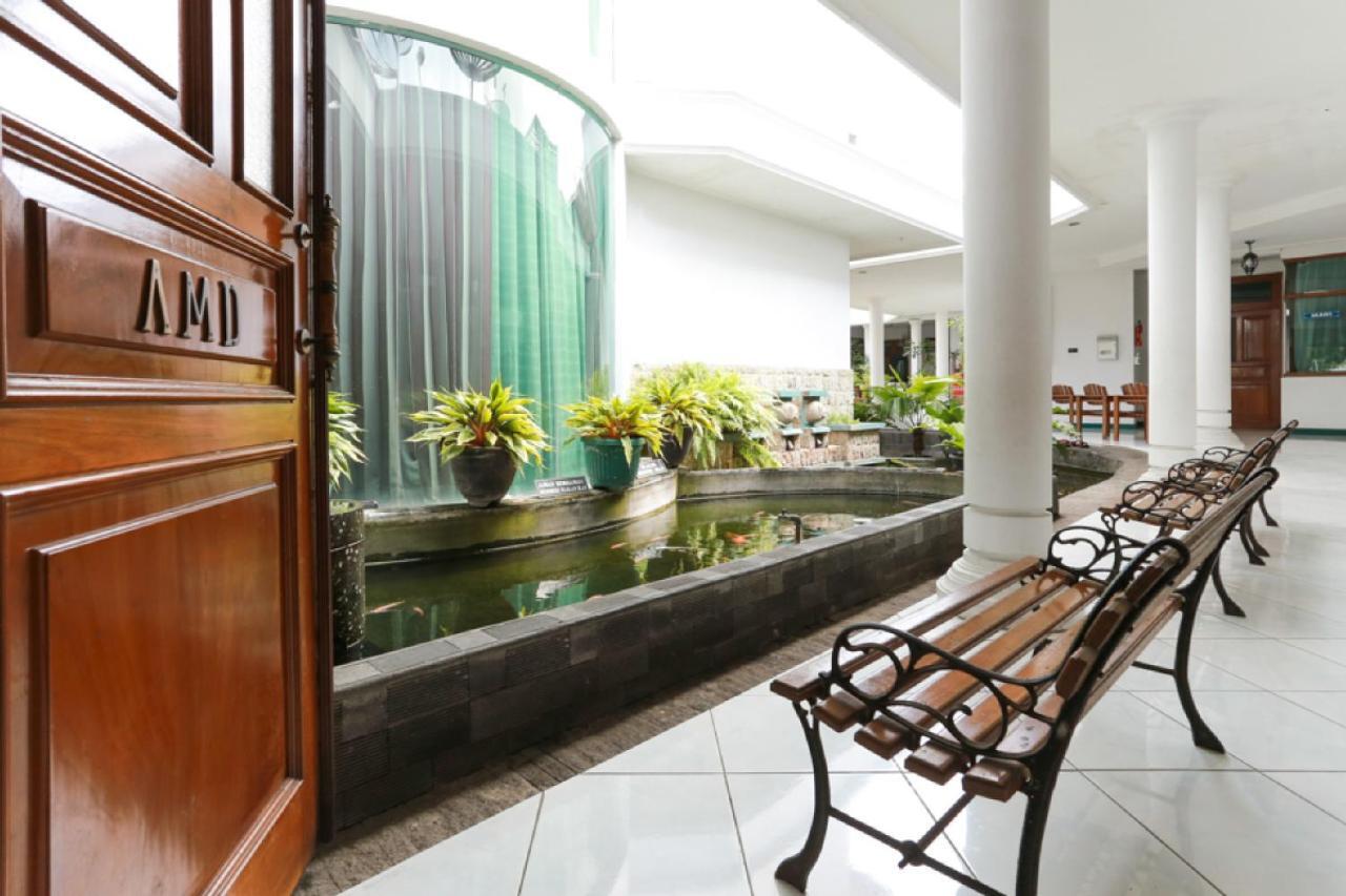 RedDoorz Syariah near Alun Alun Magelang Otel Dış mekan fotoğraf
