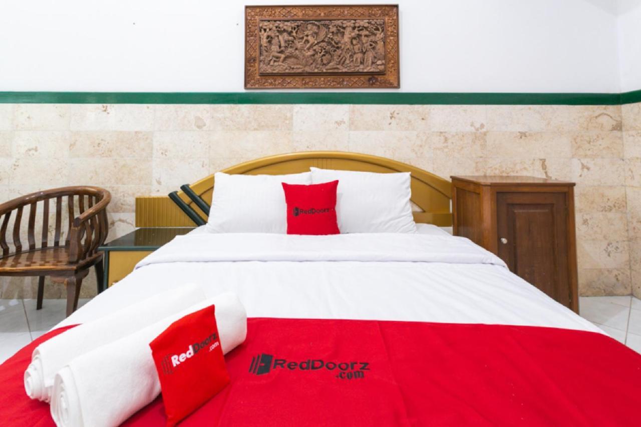 RedDoorz Syariah near Alun Alun Magelang Otel Dış mekan fotoğraf