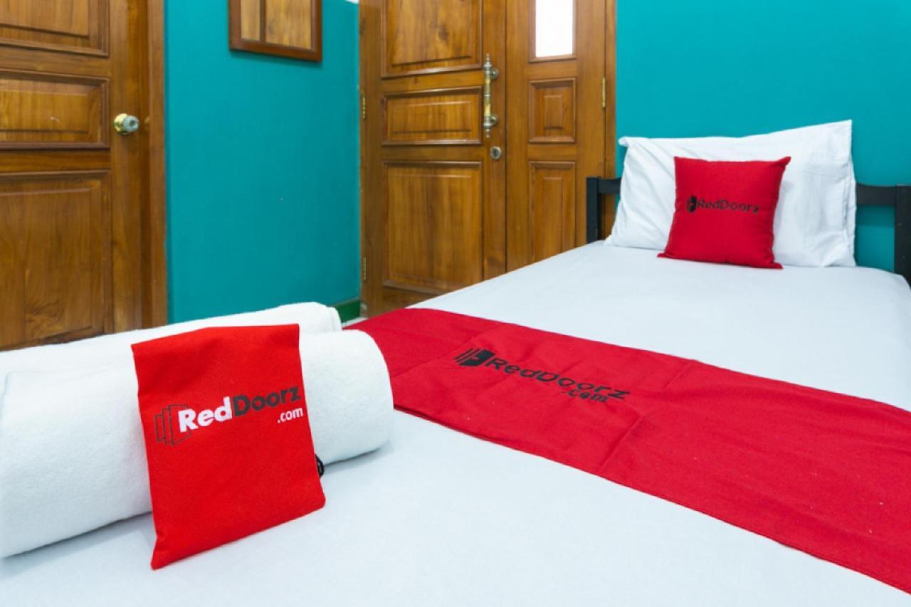 RedDoorz Syariah near Alun Alun Magelang Otel Dış mekan fotoğraf