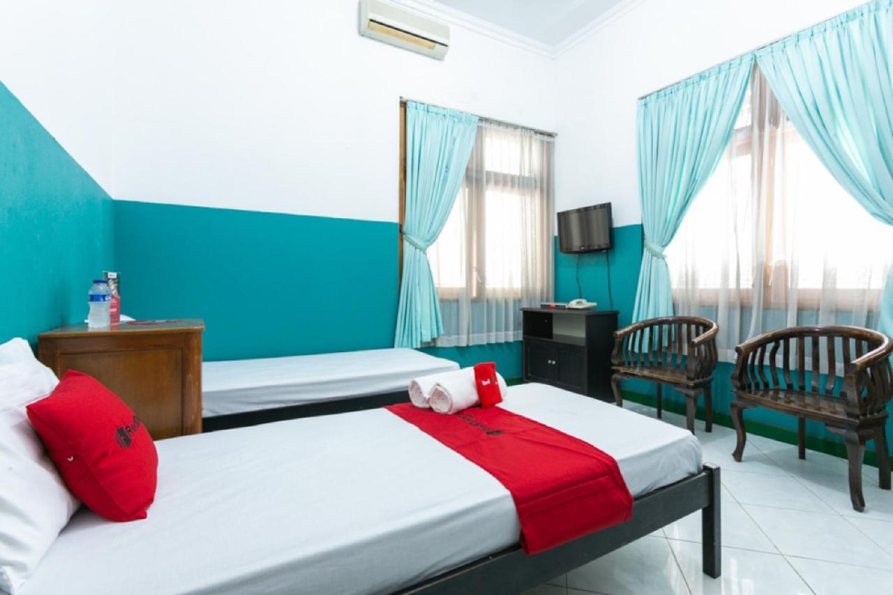 RedDoorz Syariah near Alun Alun Magelang Otel Dış mekan fotoğraf