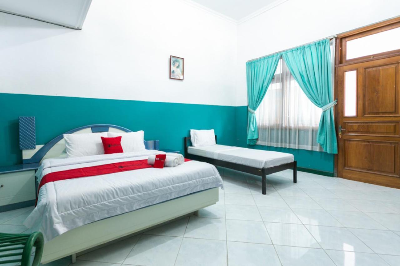 RedDoorz Syariah near Alun Alun Magelang Otel Dış mekan fotoğraf