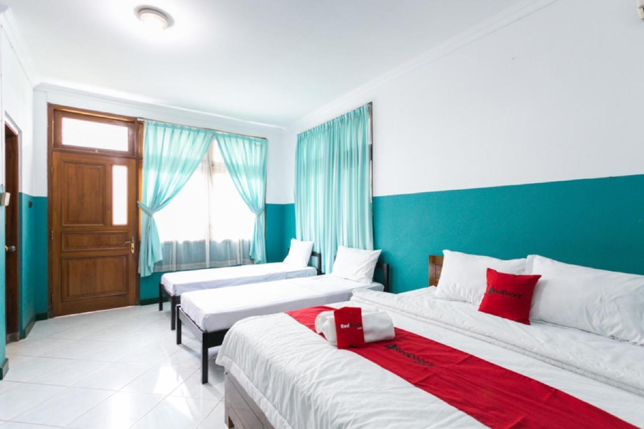 RedDoorz Syariah near Alun Alun Magelang Otel Dış mekan fotoğraf