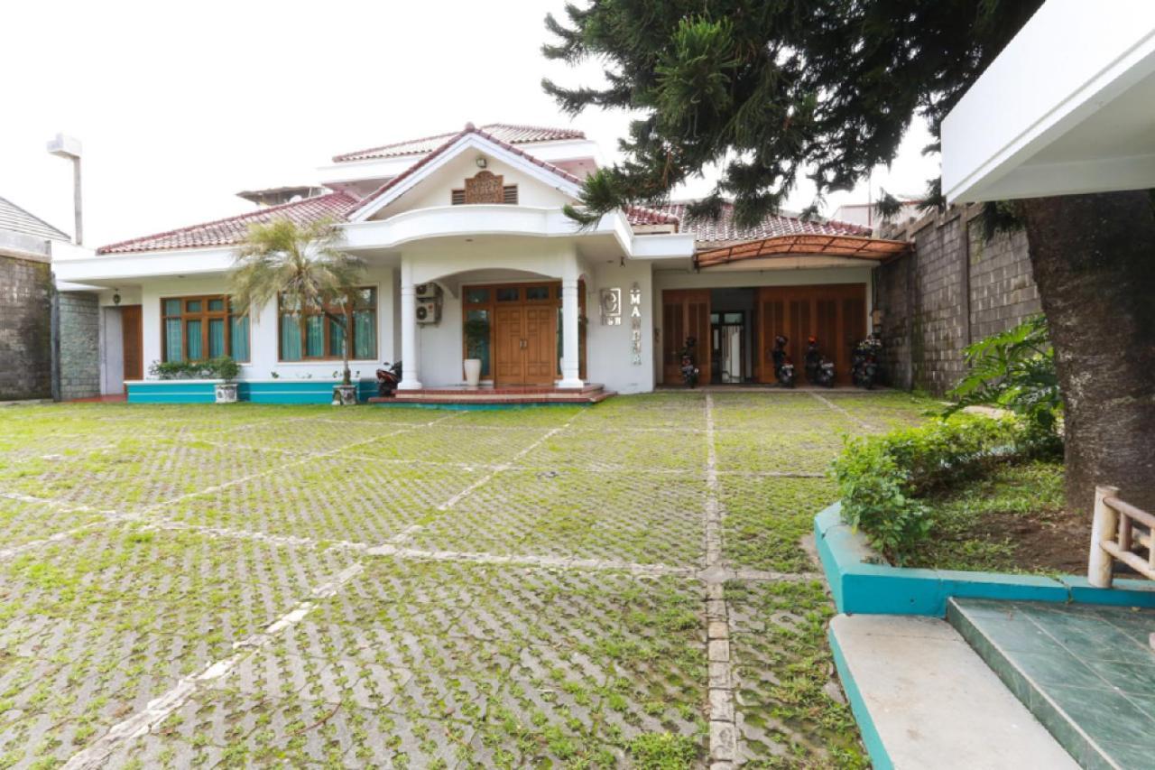 RedDoorz Syariah near Alun Alun Magelang Otel Dış mekan fotoğraf