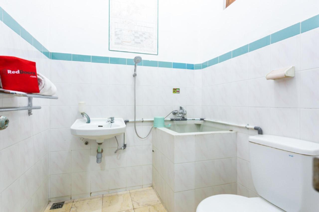 RedDoorz Syariah near Alun Alun Magelang Otel Dış mekan fotoğraf