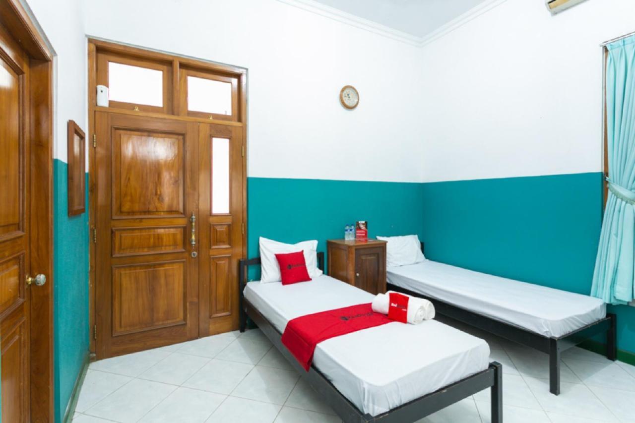 RedDoorz Syariah near Alun Alun Magelang Otel Dış mekan fotoğraf