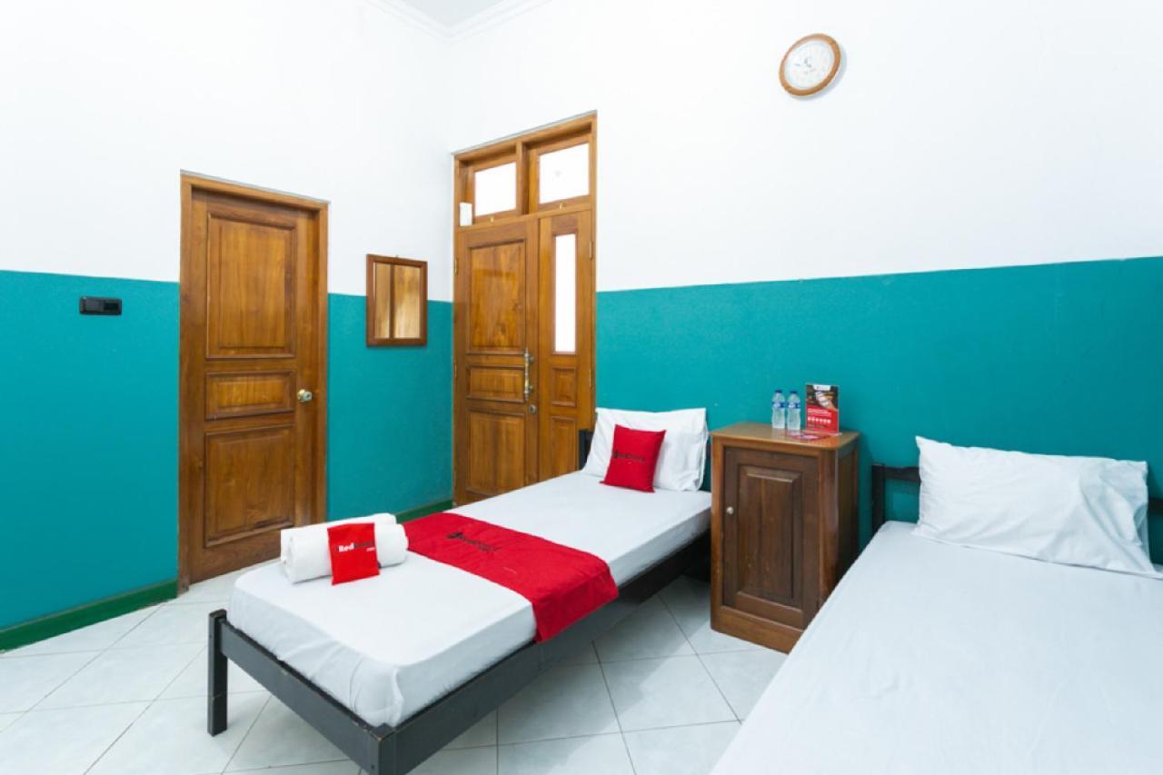 RedDoorz Syariah near Alun Alun Magelang Otel Dış mekan fotoğraf