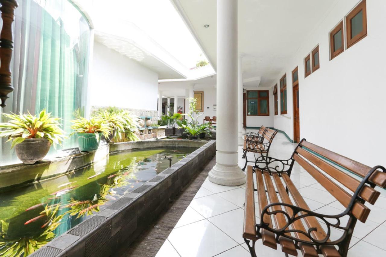 RedDoorz Syariah near Alun Alun Magelang Otel Dış mekan fotoğraf