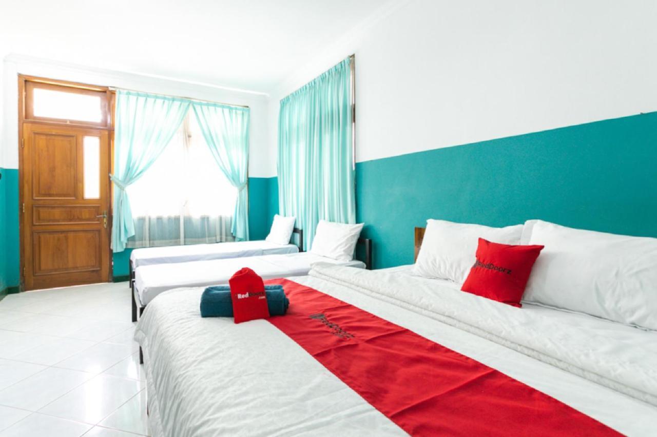 RedDoorz Syariah near Alun Alun Magelang Otel Dış mekan fotoğraf
