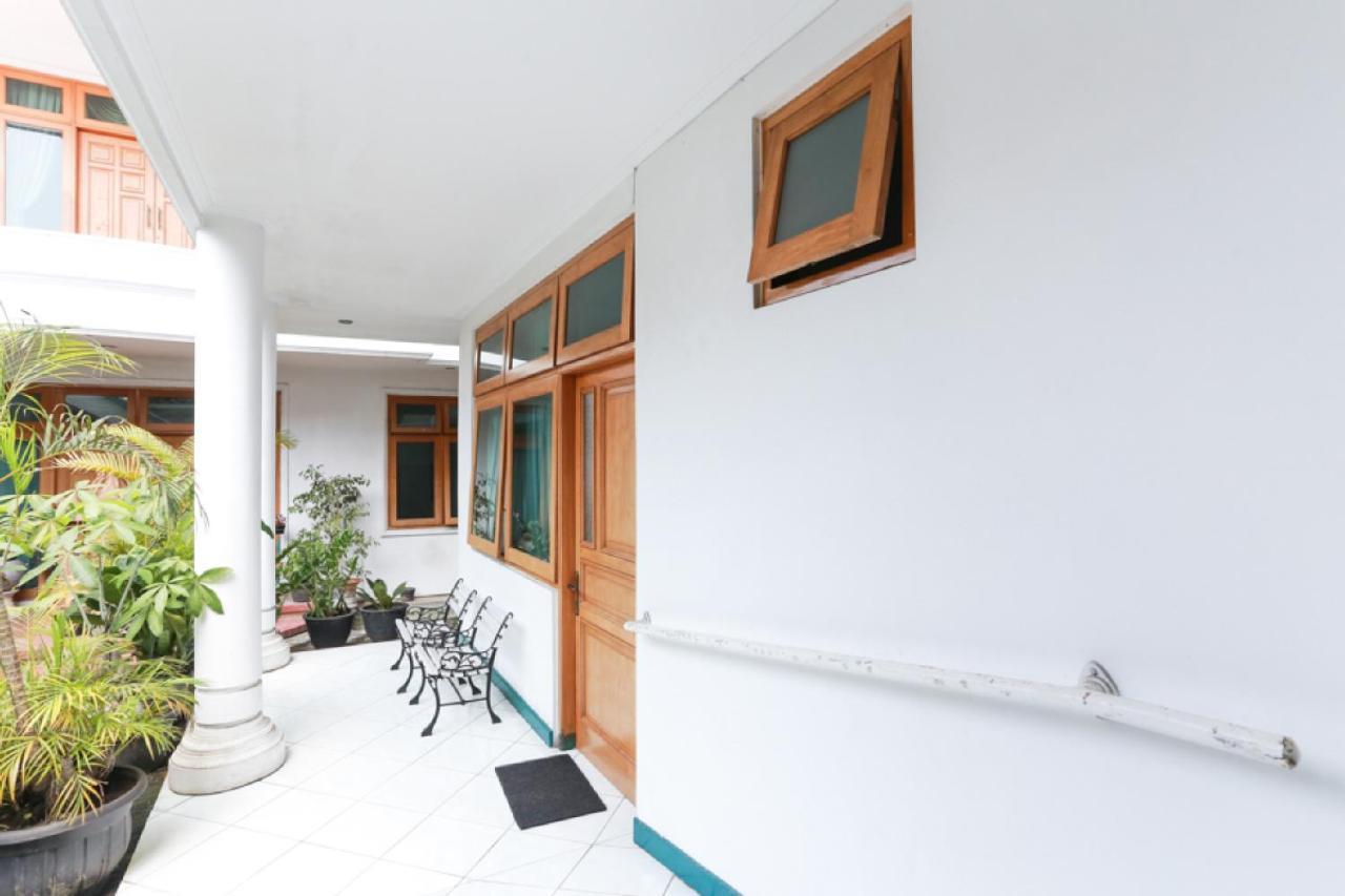 RedDoorz Syariah near Alun Alun Magelang Otel Dış mekan fotoğraf